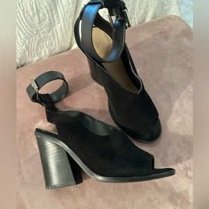 Marc fisher Black Suede heel - size: 6
